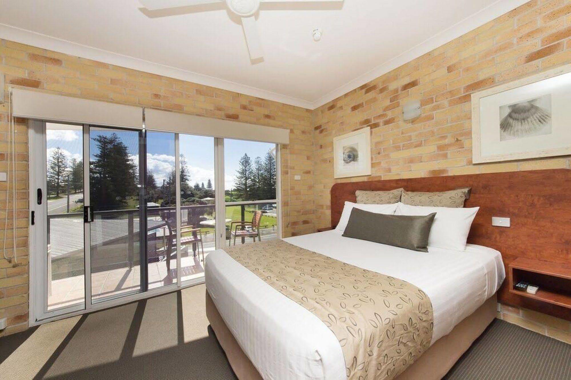 Yamba Beach Motel Екстериор снимка
